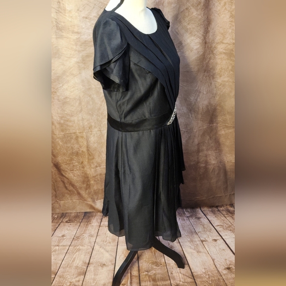 Korean Designer Embellished Waist Chiffon Dress - Picture 4 of 11